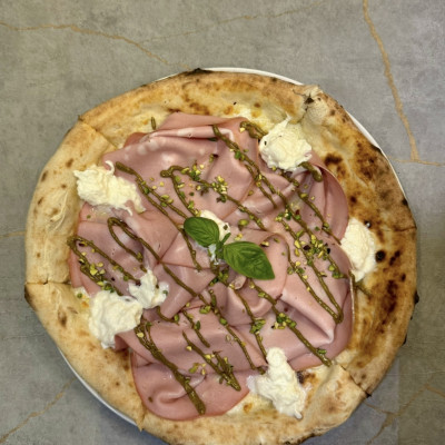 Mortadella con pistachio 